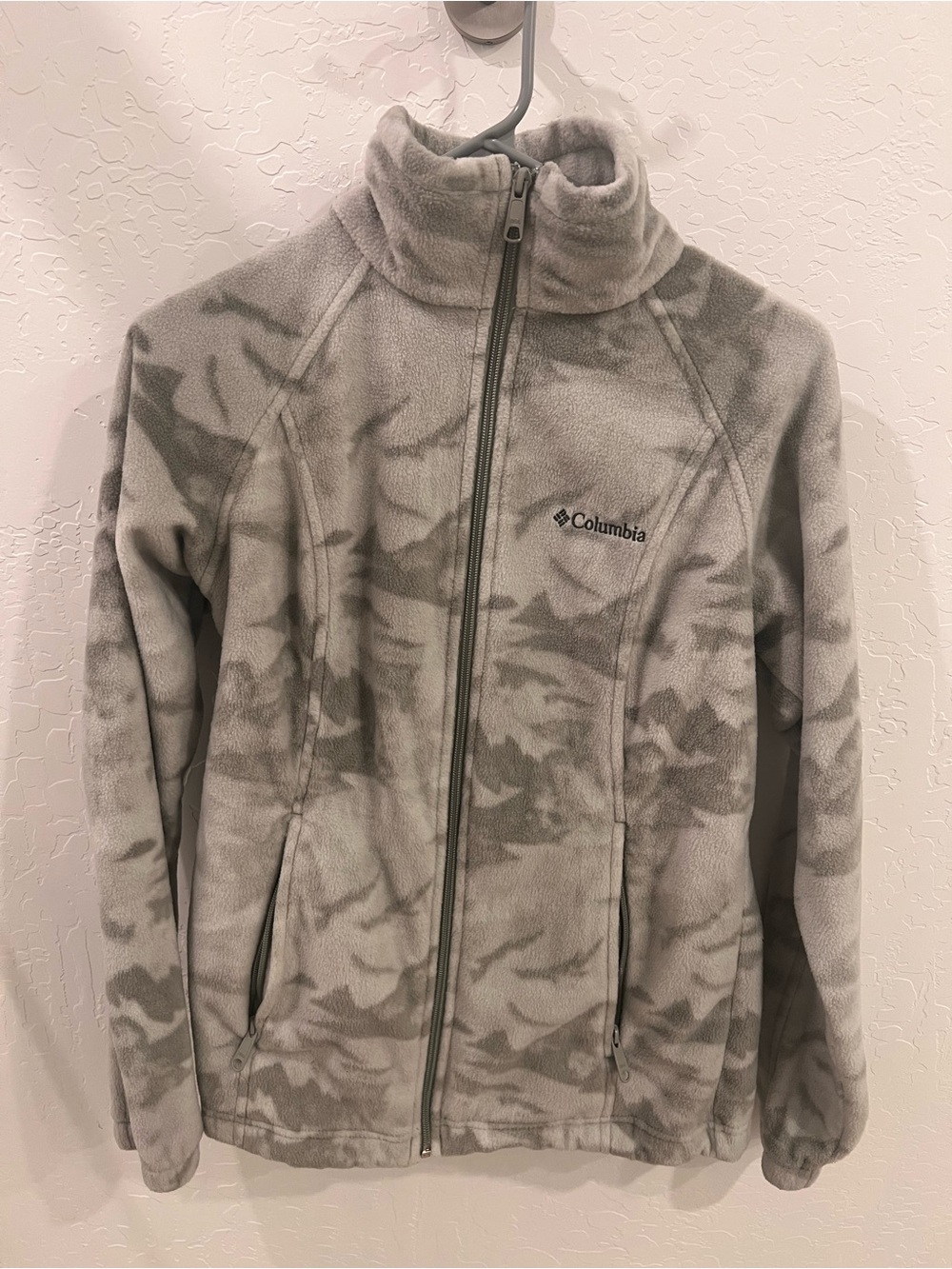 Columbia Women's sage green Camouflage Fleece Jacket